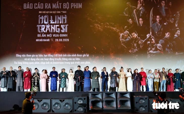 Hộ linh tráng sĩ ra mắt hoành tráng ở Ninh Bình và những người lái đò, nông dân lần đầu đi thảm đỏ